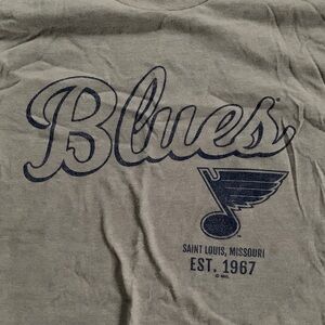 St Louis Blues hockey T-Shirt, Chanpion brand tee, NHL. Size Large, dark grey